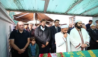 Mahmut Arıkan, Ömer Faruk Yazıcı'nın annesi Bakiye Yazıcı'nın cenaze törenine katıldı