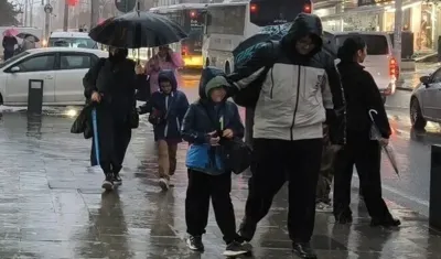 6 ilde eğitime 'sel' engeli: İstanbul ve 5 şehirde okullar tatil edildi