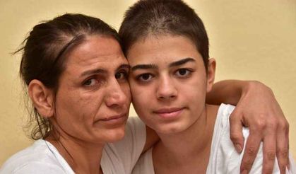 Beyninde tümör bulunan liseli Gizem yardım bekliyor