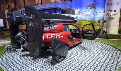 Uçan araba satışa çıktı! İşte fiyatı...