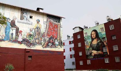 Da Vinci'nin Mona Lisa'sı Mersin'de bina duvarında