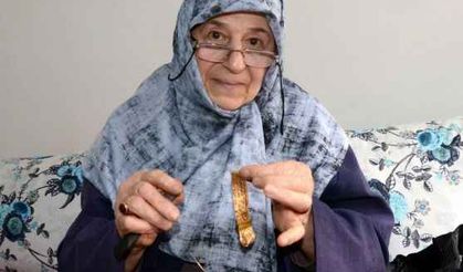 45 yıldır Trabzon hasır bileziği örüyor