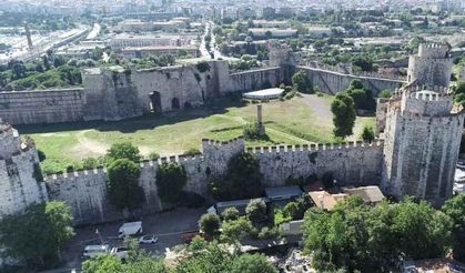 16 asırlık tarihi İstanbul surları tehlike altında