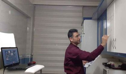 Cefakar öğretmen, mutfak dolabının üzerinde ders anlattı!