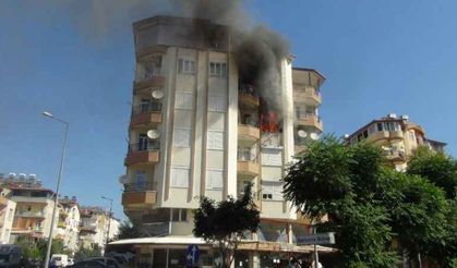 Antalya’da korkutan ev yangını