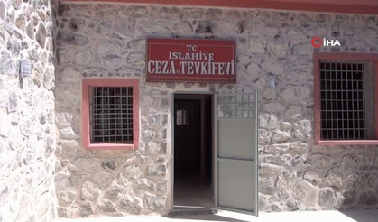 61 yıllık cezaevi halk kütüphanesi oldu