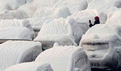 Otomobiller böyle dondu! Honda ve Toyota buz kesti