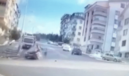 Kontrolünü kaybeden sürücü kuryeye çarptı... Kurye hayatını kaybetti!