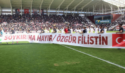 Elazığspor'dan örnek davranış! Filistin pankartıyla sahaya çıktılar