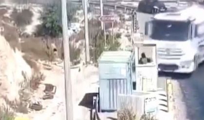 Direniş eylemi! Kamyon işgal askerini ezdi