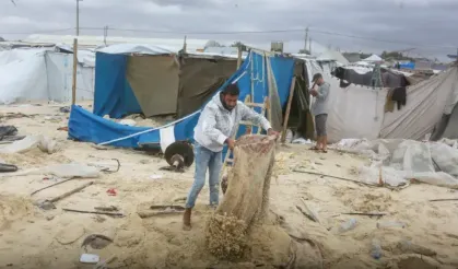 Siyonist baskısı altında yerlerinden edilen Filistinlilerin yaşadıkları dram bitmiyor!