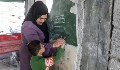  Yarım yamalak okulda dünyaya ders veriyorlar