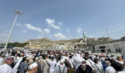 Umre ibadeti yapan Müslümanlar Mescid-i Haram'da yoğunluk oluşturdu