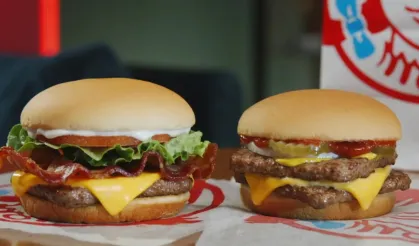 Fast food devi yüzlerce şubesini kapatıyor