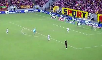 Futbol maçında akılalmaz olay: Rakip topa dokunmadan golü attı!