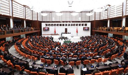 Meclis'te kritik onay çıktı: Mesai saatleri değişiyor