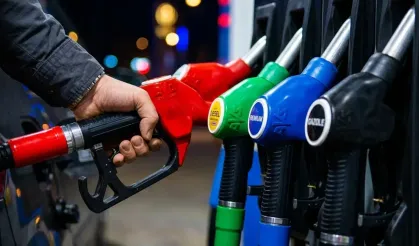 Benzin fiyatlarına indirim geliyor!