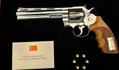 NATO Zirvesine damga vuran hediye! Özel silahın sırrı
