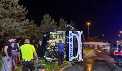 Kayseri'de can pazarı: Otobüs yakıt tankeriyle çarpıştı