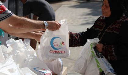 Cansuyu'ndan Lübnan'daki Filistinlilere kurban desteği! 11 bin 200 aileye kurban eti
