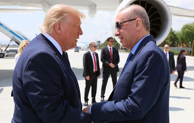 Donald Trump'ı taşıyan uçak Ankara'ya indi! Cumhurbaşkanı Erdoğan karşıladı
