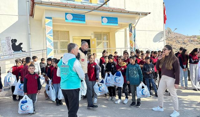 Cansuyu Derneği Batman'da eğitim ve kış desteğini sürdürüyor