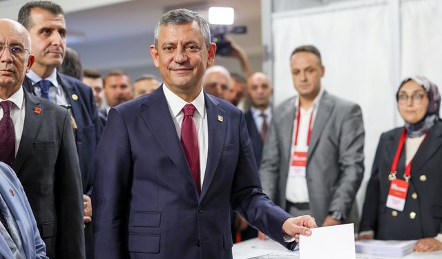 CHP'de Özgür Özel 3. kez başkan seçildi