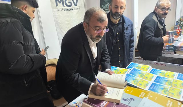 Dr. Talip Tuğrul, Elazığ Kitap Fuarında Okurlarıyla Buluştu