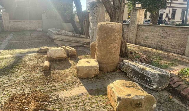 Erdek’te tarihi keşif: Altyapı çalışmasında Bizans dönemi sütunlar ortaya çıktı!