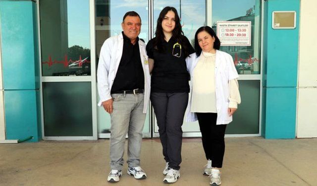 Genç doktor anne ve babasıyla mesai yapıyor!