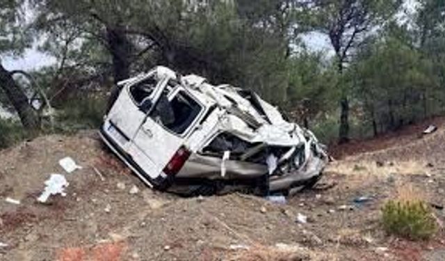 Malatya'da feci kaza! Şarampole devrilen otomobildeki 5 kişi yaralandı