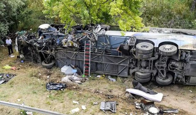 Cezayir'de katliam gibi kaza! Yolcu otobüsü kazası: 13 ölü, 35 yaralı