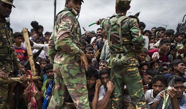 Myanmar ordusu Arakan’da katliam yaptı