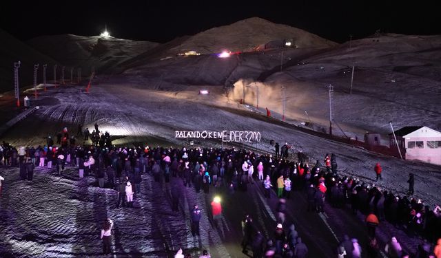 Palandöken’de sezon 'ateş' gibi başladı! Meşaleler yandı, kayak keyfi start aldı