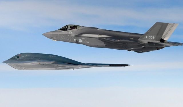 Dünyanın en gelişmiş uçakları... F-35 ve B-2 uçaklarını görünmez yapan Türk mühendis! “Görünmezlik teknolojisinin mimarı” Neler anlattı?