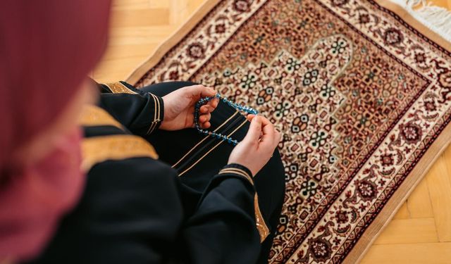 Evde Huzur İçin Okunacak Dua Nedir? Aile Huzuru, Bereket ve Manevi Dengeyi Artıran En Etkili Dualar