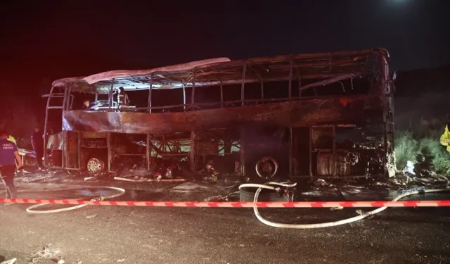Denizli'de katliam gibi kaza! Otobüs alev aldı... 1'i bebek 8 kişi vefat etti
