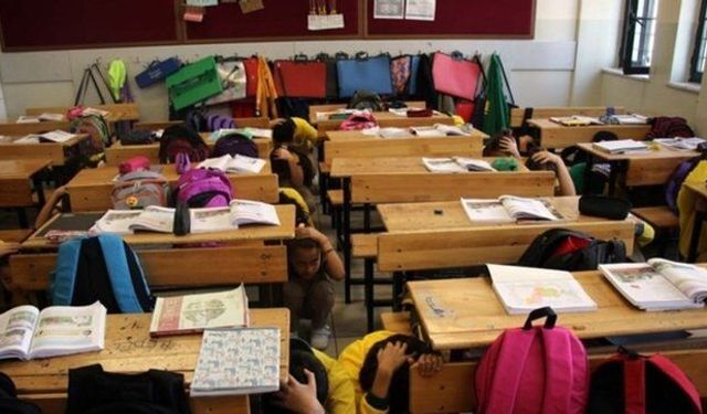 MEB'den ezber bozan karar! Milyonlarca öğrencinin ders kitabından o kavram tamamen çıkarıldı...