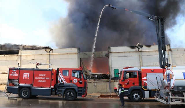 Gaziantep'te tekstil fabrikasındaki yangın söndürüldü