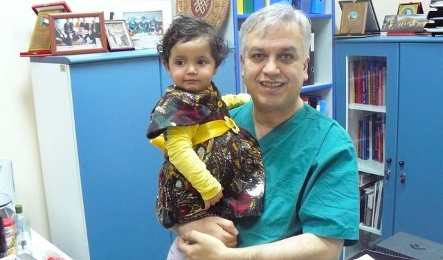 ‘Hayatta kalamaz’ dediler, bugün 17 yaşında! 25 Yılda 4 Bin 400 nakil! İşte karaciğer naklinde dünyanın umudu olan ilimiz