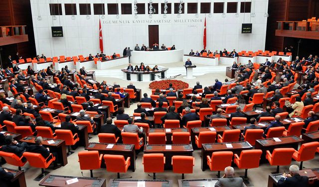 TBMM'de bu hafta yoğun gündem: Emekli maaşı, yargı düzenlemeleri ve komisyonlar meclis gündeminde