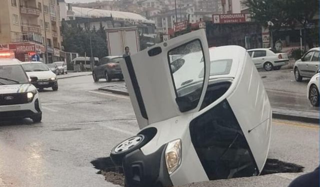 Ankara’da dehşet anları: Yol çöktü araç içine düştü