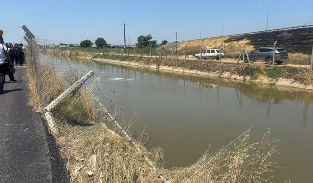 Aydın'da sulama kanalına düşen otomobildeki anne ve 2 çocuğu kurtarıldı
