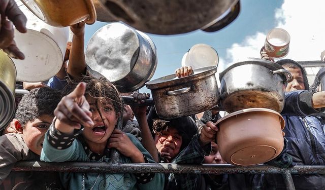 Bin günün ardından Gazze'de aşevleri kuyruğunda süren kıtlık ve yaşam mücadelesi: 164’ü çocuk 460 kişi açlıktan öldü!