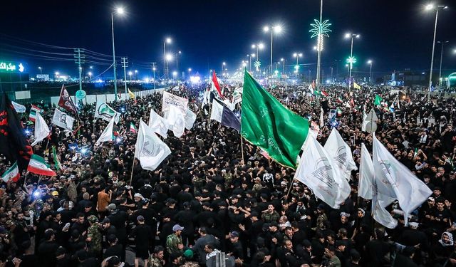 Eski İran lideri Hamaney için Irak'ın Kerbela kentinde cenaze töreni düzenleniyor