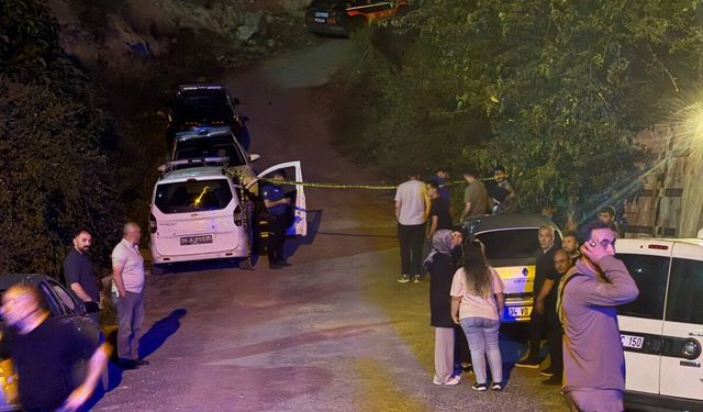 Arnavutköy'de boşandığı eşini ve oğlunu vurup intihar etti