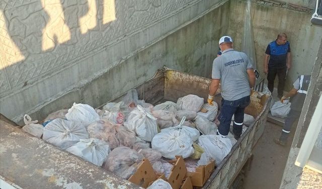 Sakarya'da ele geçirilen 5,5 ton etiketsiz et ürünü imha edildi