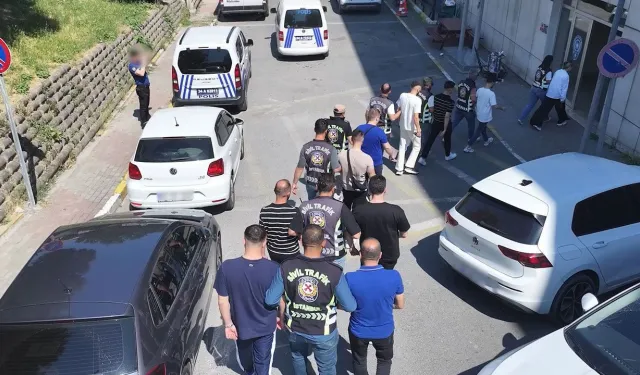 O parayı gelin-damada taksaydınız daha hayırlı bir iş yapmış olurdunuz...Düğün konvoyu pahalıya patladı
