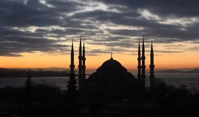 Diyanet Açıkladı: Sıradaki Kandil Ne Zaman? İşte 2026-2027 Regaip, Miraç ve Berat Kandili Takvimi