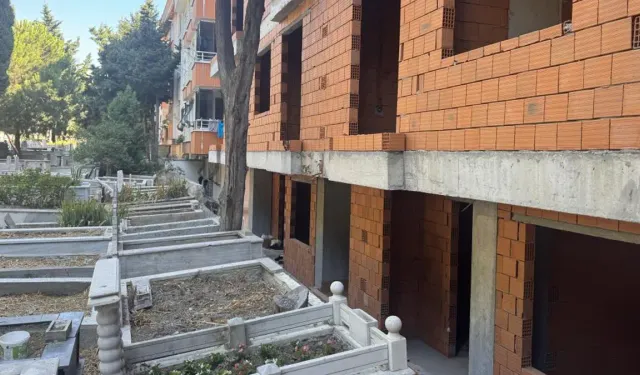 İstanbul'da mezarlığa komşu sıfır daireler şoke etti
